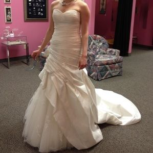 La Sposa wedding gown